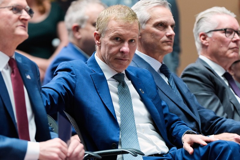 United Airlines CEO says a proposed merger would benefit travelers, but American still won’t return his calls