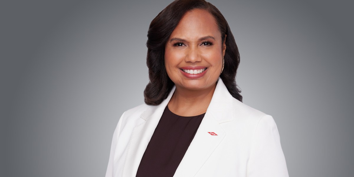 Dow's CEO handoff elevates an insider and seasoned operator | Fortune