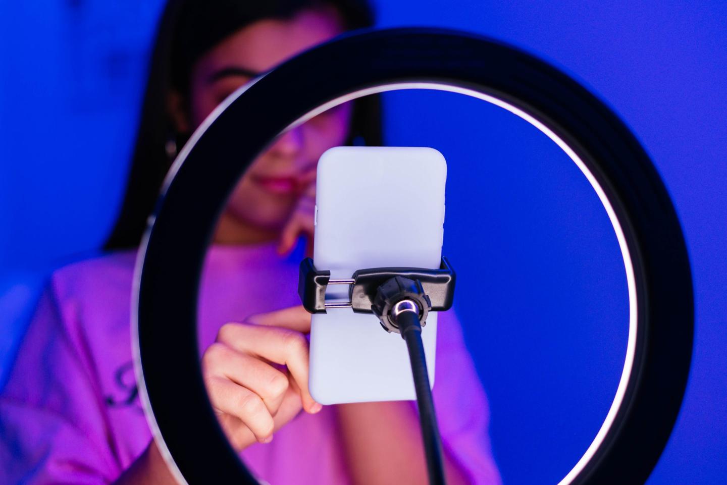 woman with ring light and iphone