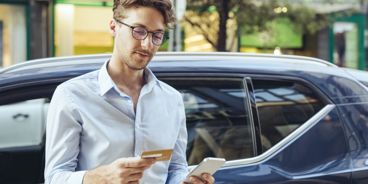 Uber riders complain they were charged more for paying with Amex cards—one viral video shows a $13 difference