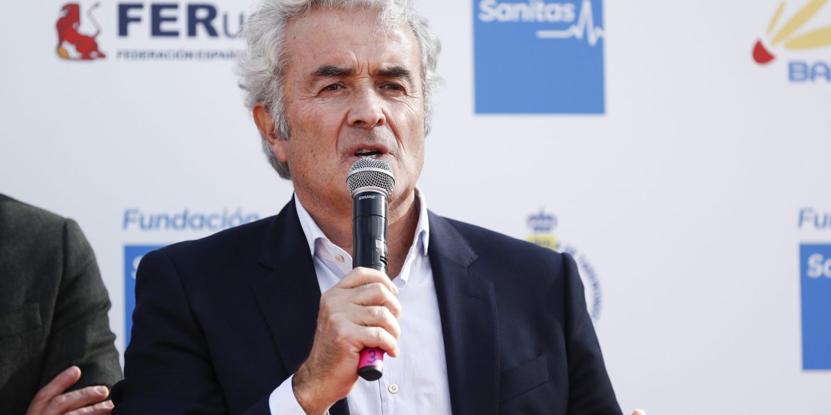 Craving work-life balance is a huge red flag, says Fortune 500 CEO—and like Barack Obama, he happily works through the weekends