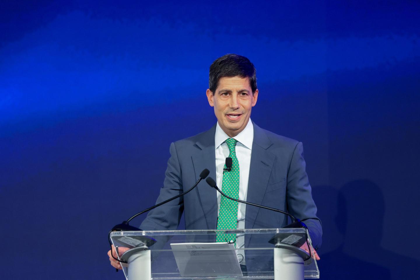 Photo of Kevin Warsh