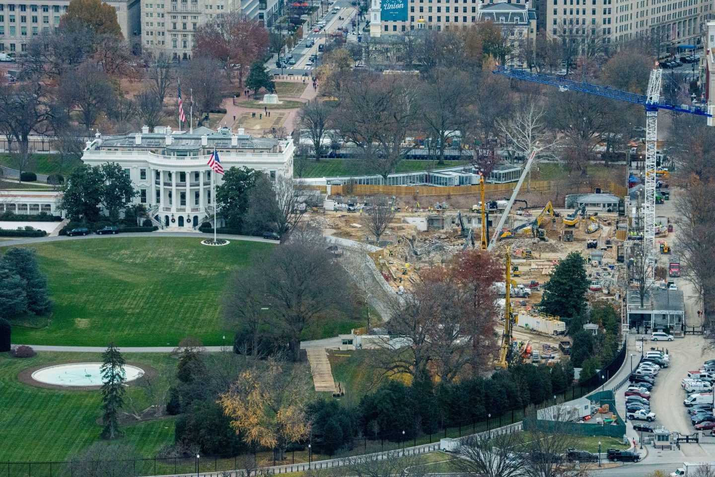 A construction site sits to the right of the White House.