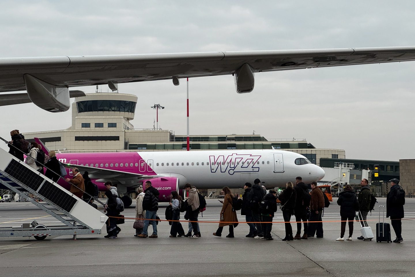 Italy sets jet fuel limits at some airports on supply gap