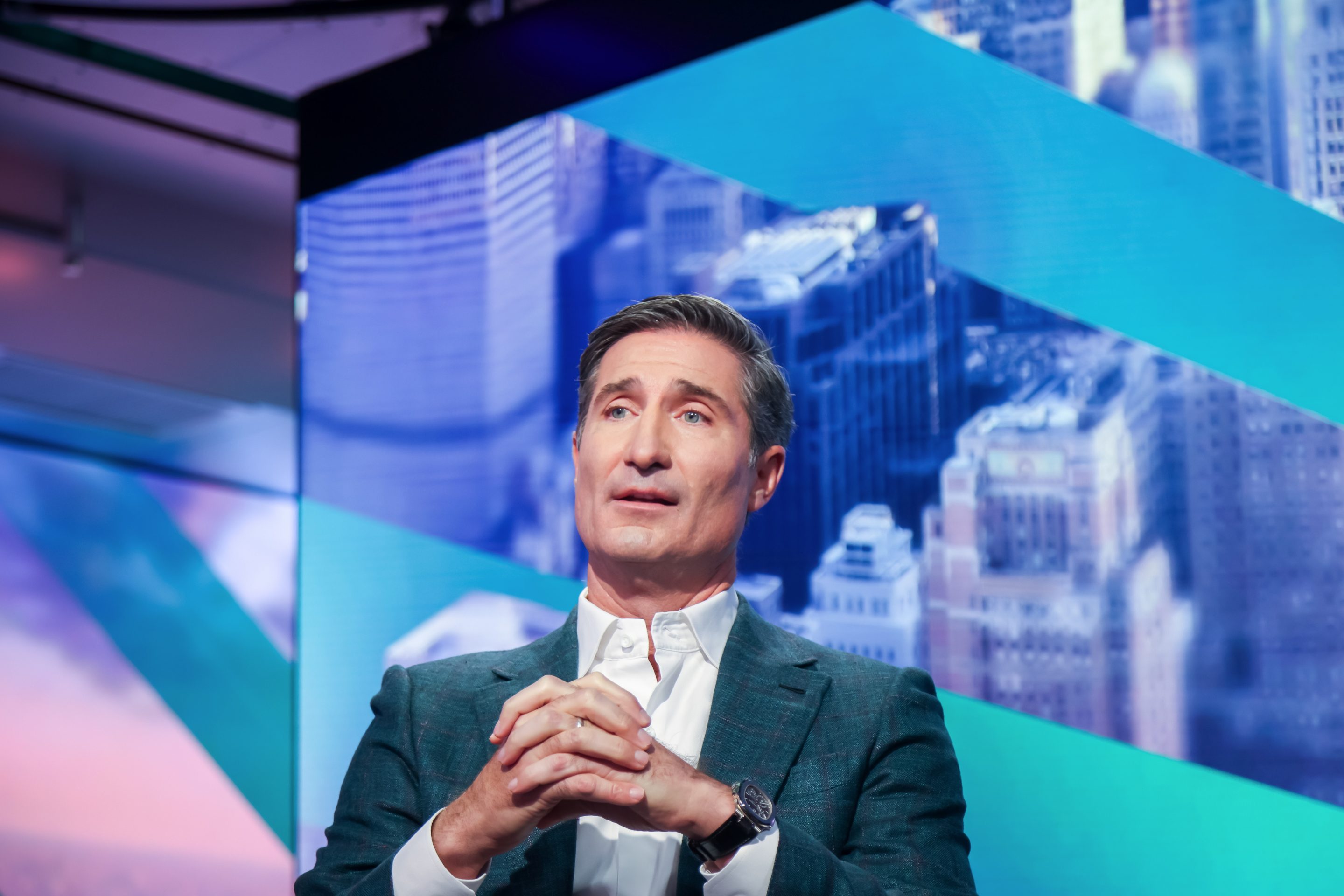 4 News Article Image 'A little touch of luxury, it goes a long way': Starbucks CEO sees the turn in the turnaround as human touch sings