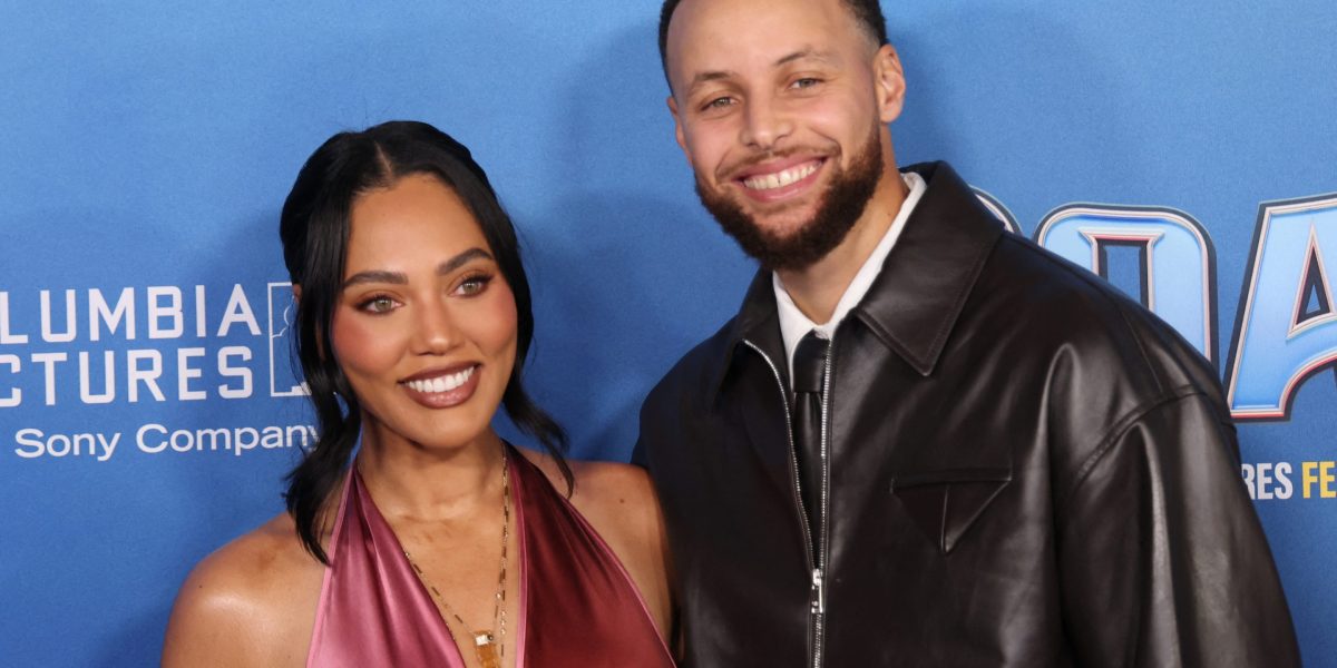 Warren Buffett revives his charity lunch auction—with Stephen Curry. His last one raised  million