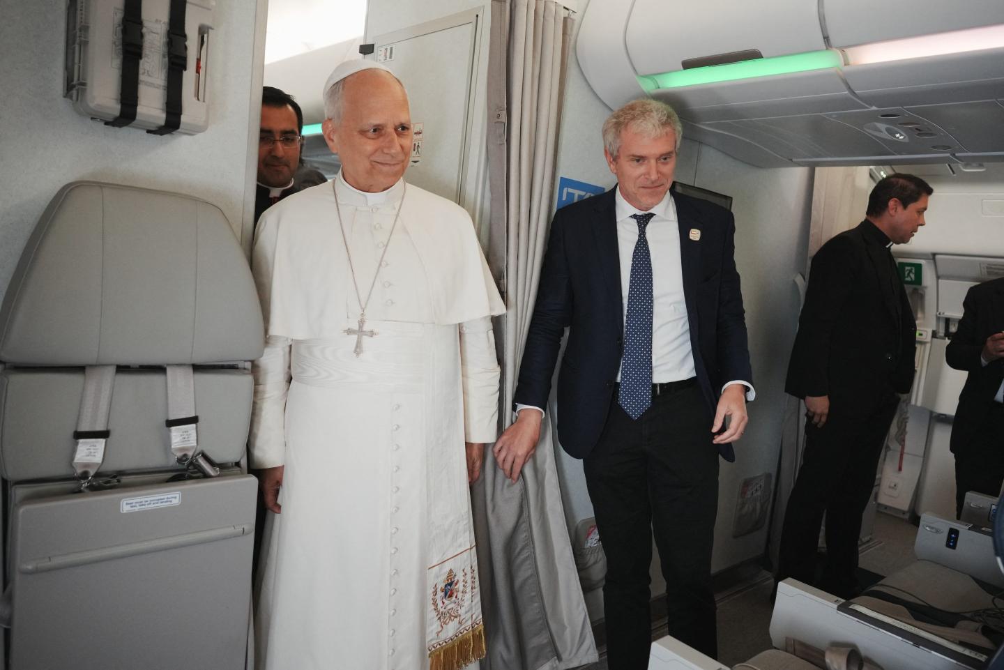 Pope Leo says he carries a photo of a slain Muslim boy in his pocket: ‘I cannot be in favor of war’