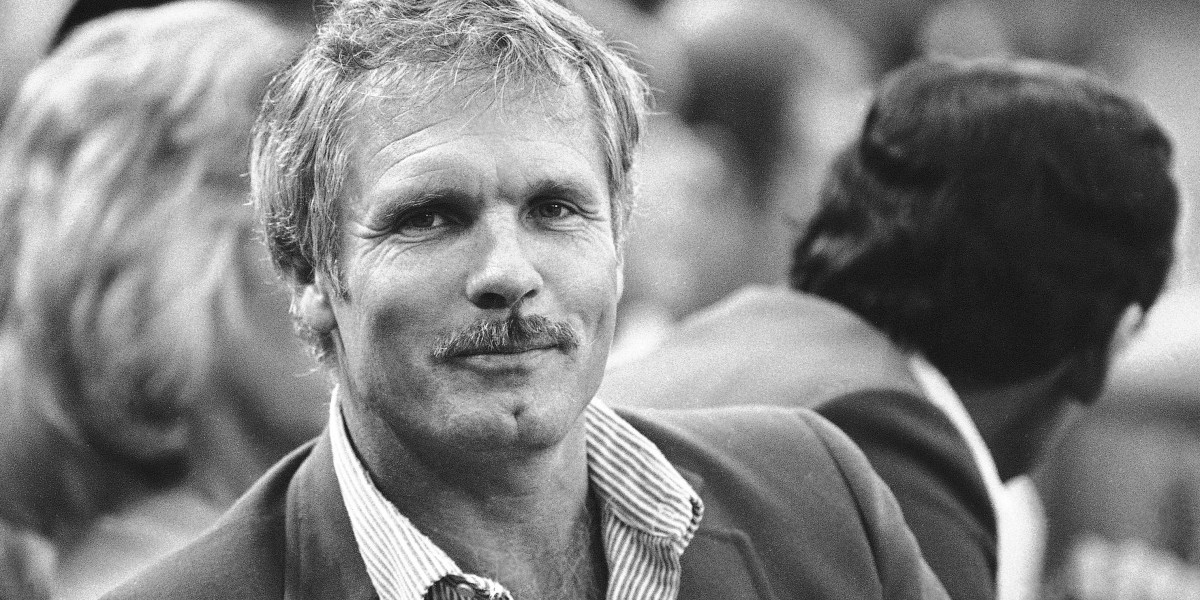 "Mulut dari Selatan" dan "Kapten Tak Terkendali," tapi Ted Turner berkata: Andai saja aku punya sedikit rendah hati, aku akan sempurna—****