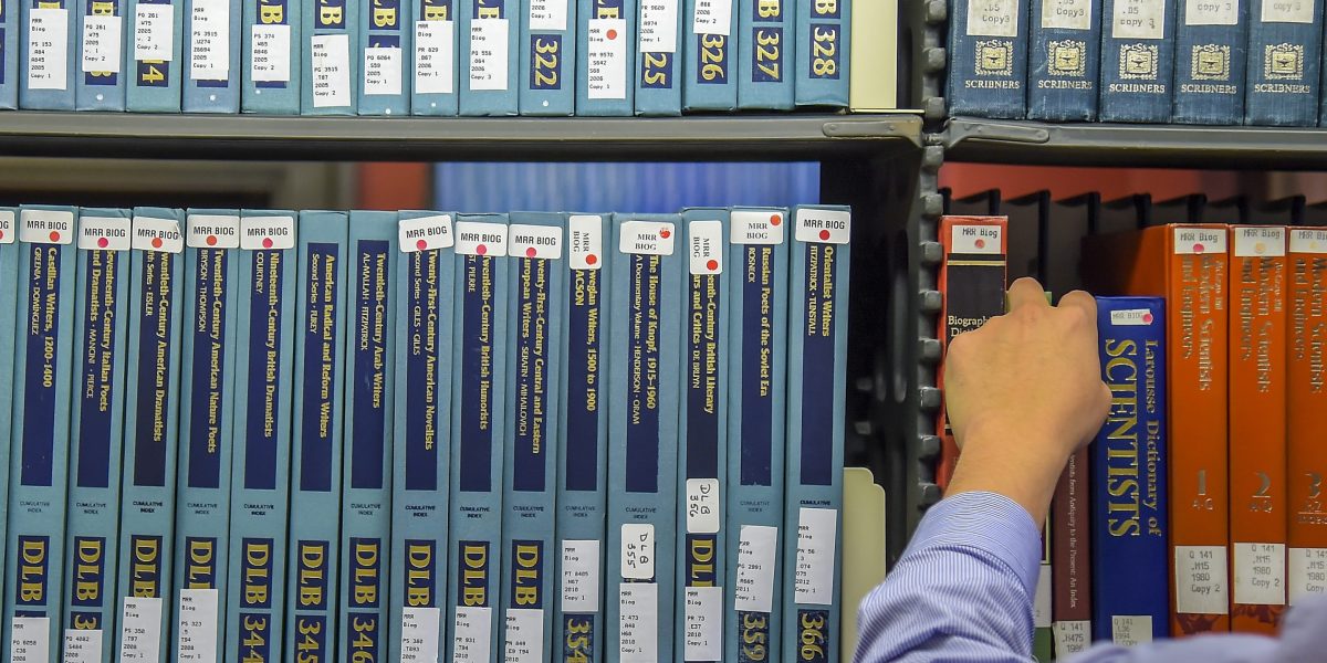 Halusinasi AI dalam Riset, Berkas Hukum, dan Buku Kian Meluas & Makin Sulit Diperbaiki