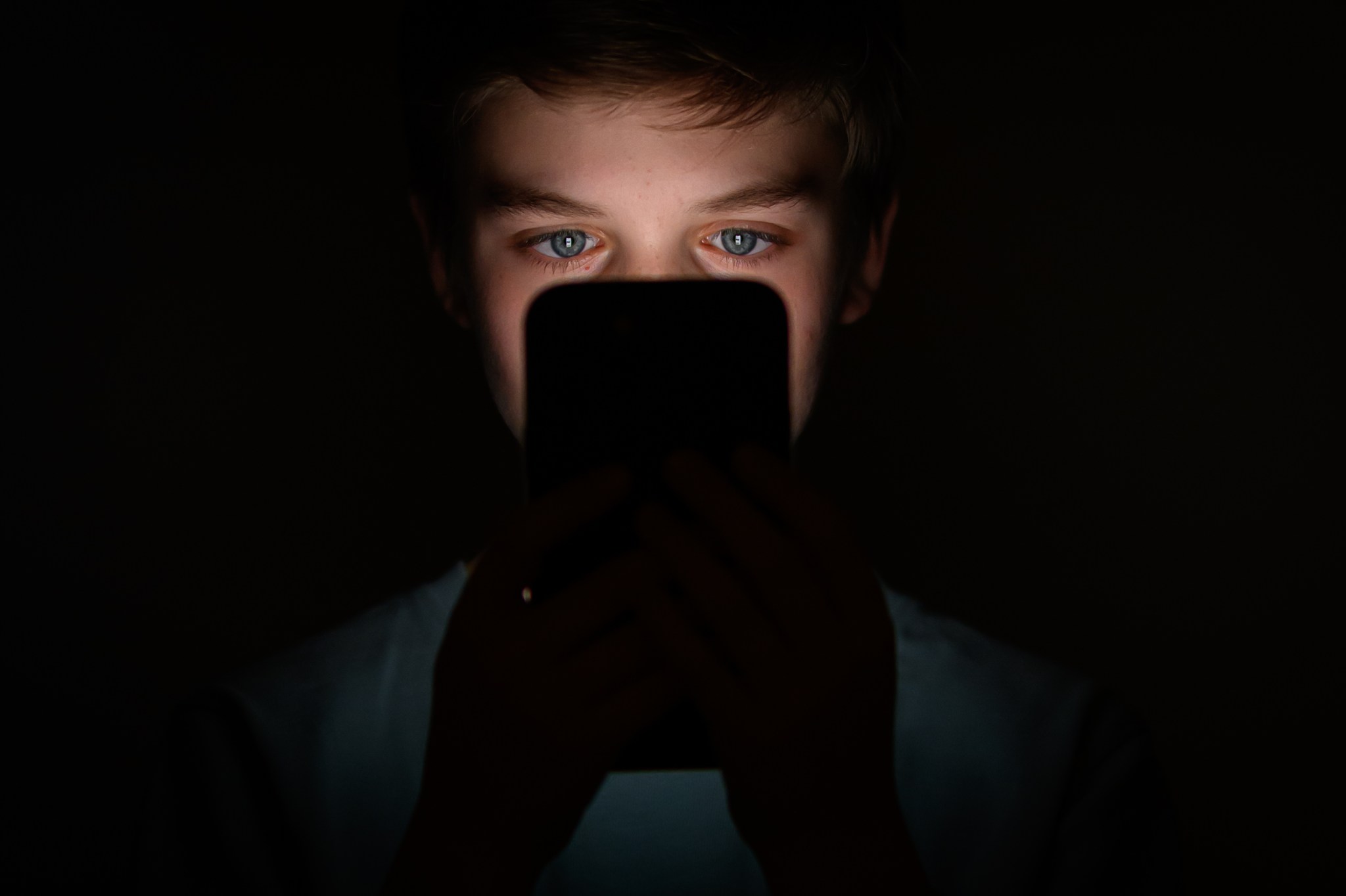 ‘Close to zero’: Schools are spending tens of millions banning phones from classrooms, but test scores aren’t improving