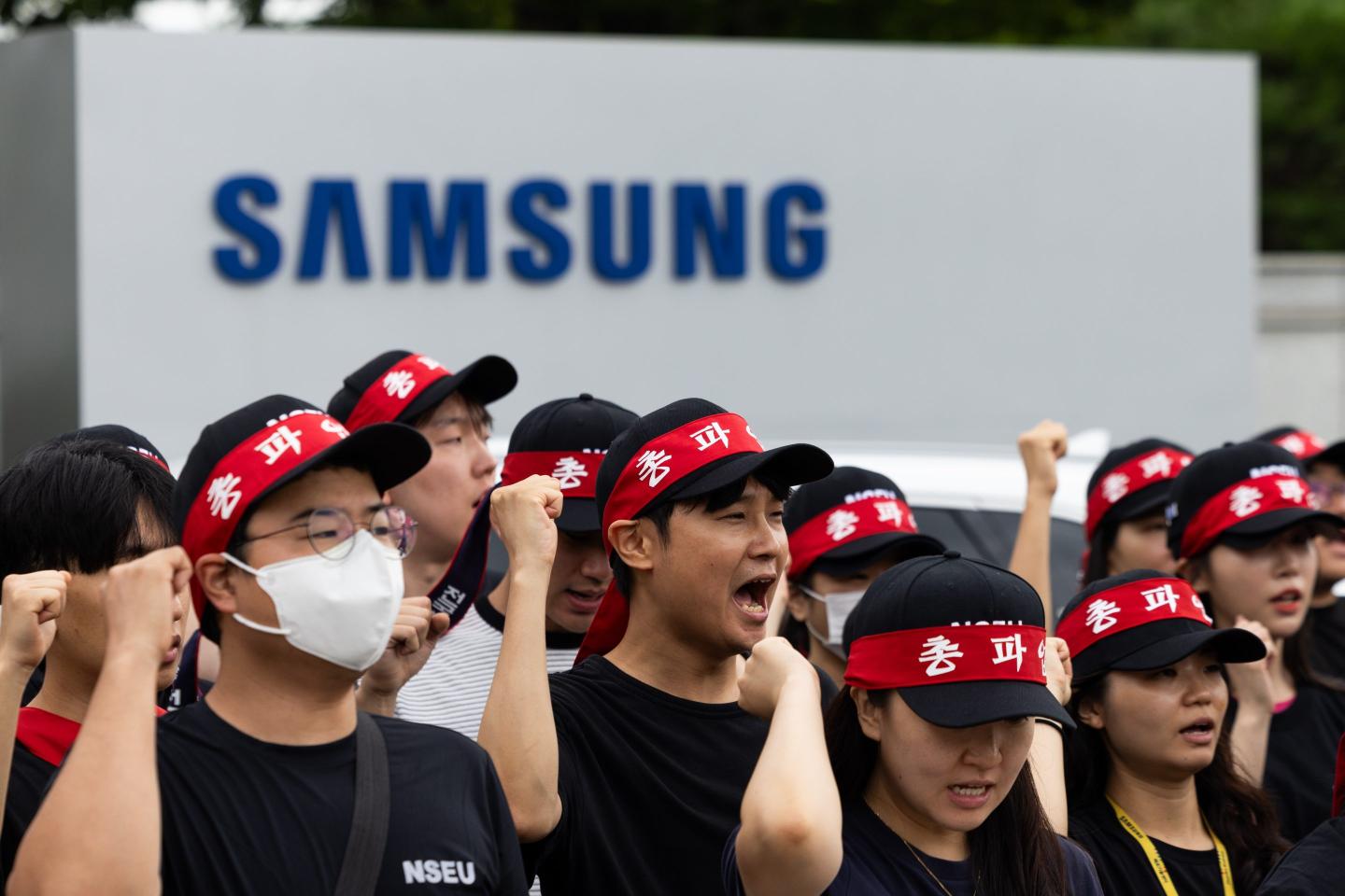 Samsung Electronics Co. workers chant slogans during a protest outside the company's semiconductor plant in Yongin, South Korea, on Monday, July 22, 2024. The rally came only days after talks between Samsung Electronics and the union, where the two sides discussed a framework and schedule for wage negotiations.