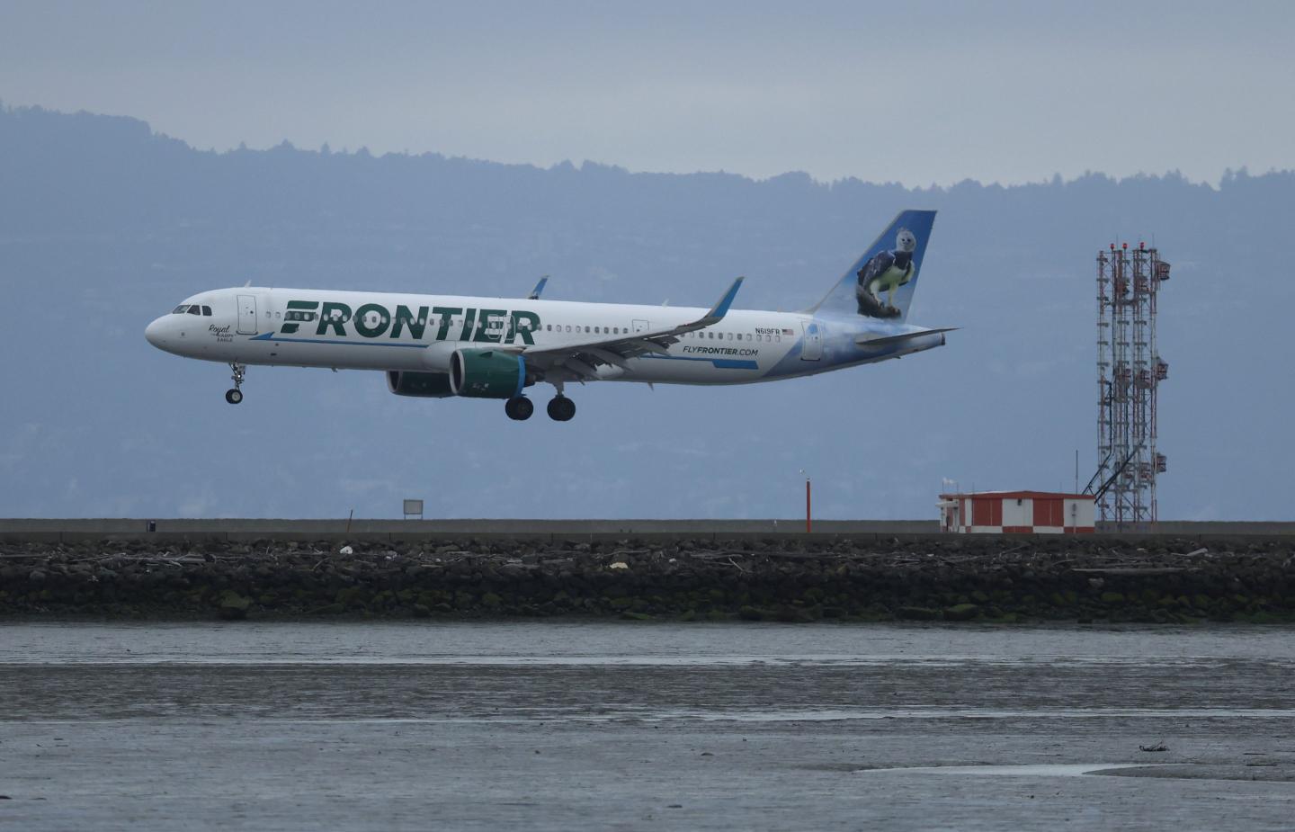 Frontier swoops in after Spirit fails while rivals cut capacity