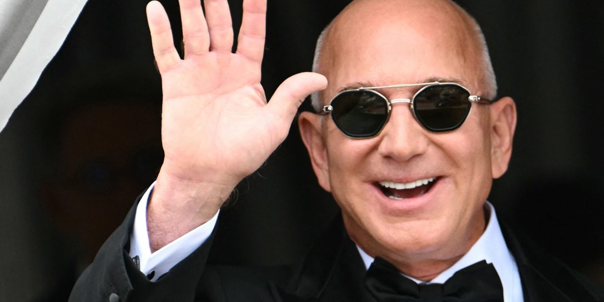 Jeff Bezos Ingin Separuh Pendapatan Terbawah Bebas Pajak—Nakes Bergaji K Bisa Hemat K Per Tahun