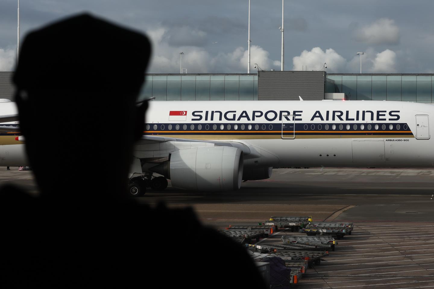 “We have been operating within India for a long time, so we know the market and how difficult it feels,” said Singapore Airlines CEO Goh Choon Pong at a May 15 press briefing, following the release of the company’s earnings the day before. Yet he claimed the market still holds “tremendous potential,” citing a growing middle class, set to surpass 800 million by 2047, and a proliferation of new airports.