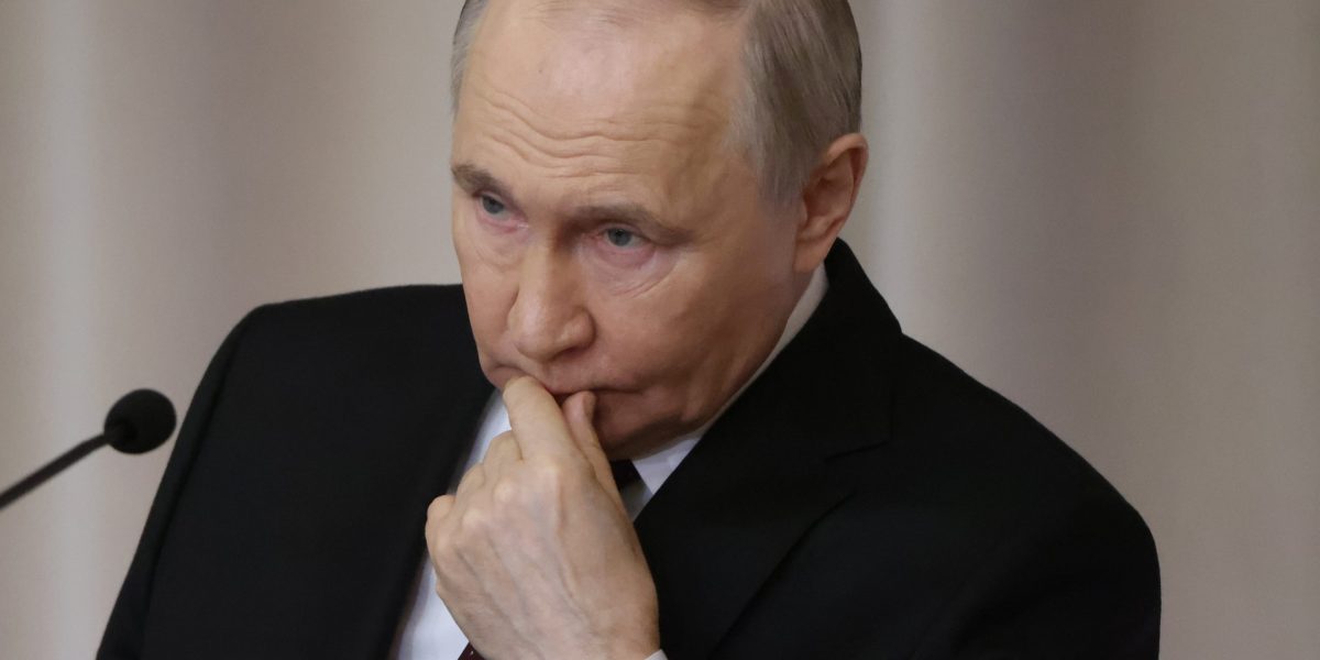Ketika keputusasaan ekonomi meningkat, pejabat Rusia akui, “Rusia sudah muak dengan perang di Ukraina.”