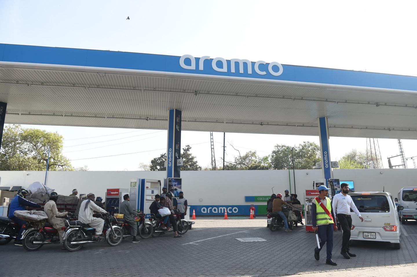 World’s largest oil company reports 25% profit jump as exports via Saudi Arabia’s East-West Pipeline bypass Strait of Hormuz closure