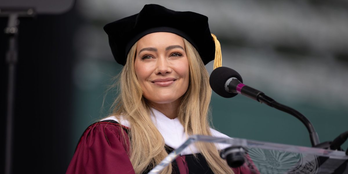 Mantan Bintang Disney Hilary Duff Peringatkan: Terlalu Banyak Mengatakan ‘Ya’ Justru Merugikan Kariernya — “Gaji Besar Bukan Berarti Itu Keputusan Tepat”