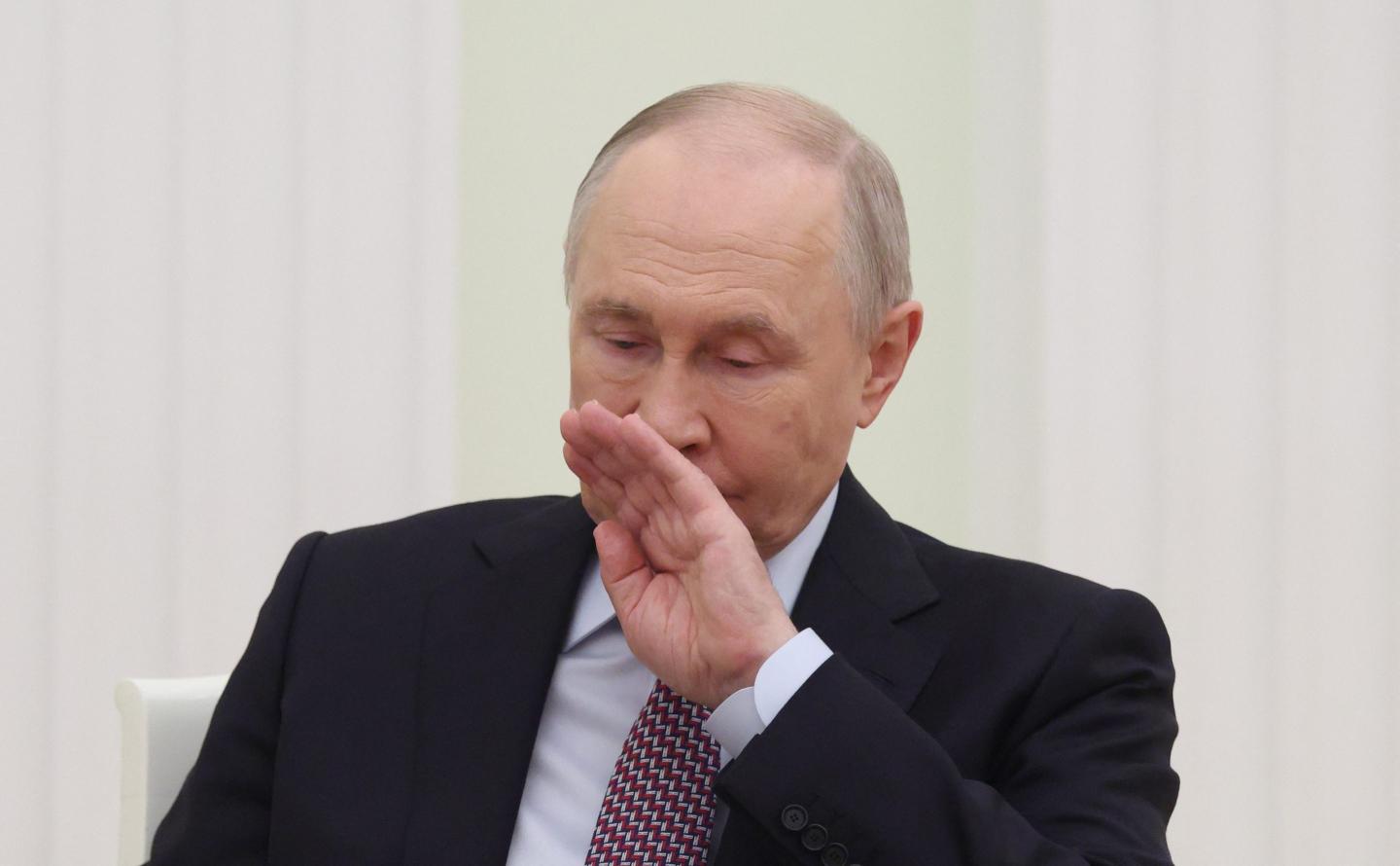 Russian debt defaults are surging, with a quarter of the bond market at risk, while Putin hides in bunkers fixated on his war instead of the economy