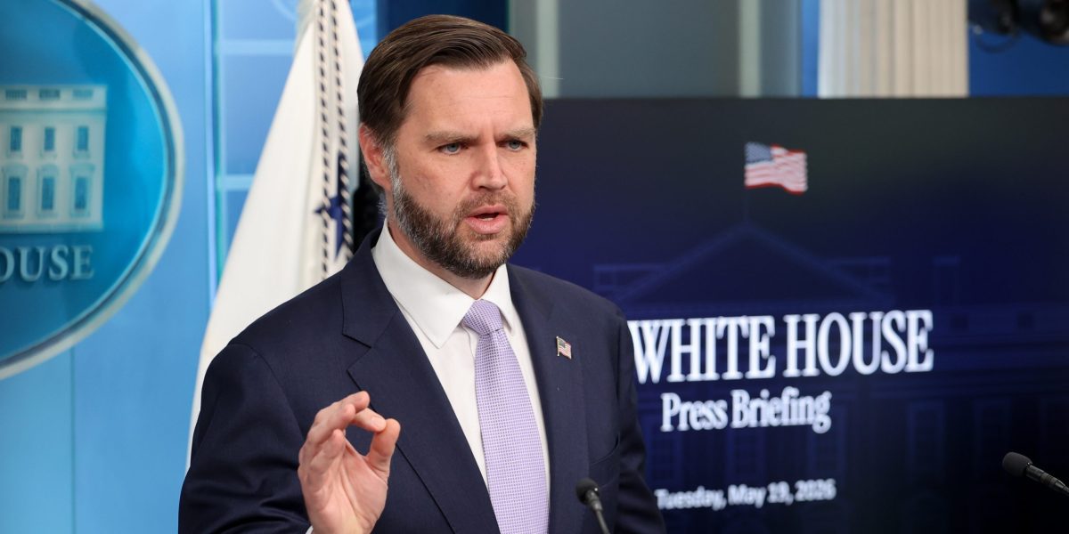 Vance Tampik Pertanyaan soal Trump Berdagang Saham, Sebut Kondisi Trump Sangat Kaya hingga Tidak Perlu Berinvestasi Saham Sendiri