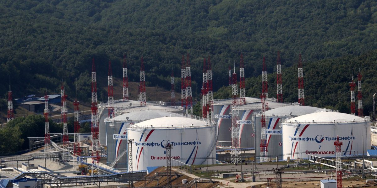 Serangan Drone Ukraina Memicu Kebakaran di Terminal Minyak Rusia untuk Ekspor