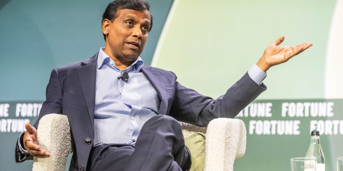 CEO Cognizant Berlawanan Arus di AI: Merekrut Lebih dari 20.000 Lulusan Tahun Ini, Menyebut AI Tokenmaxxing sebagai ‘Metrik Kesombongan’