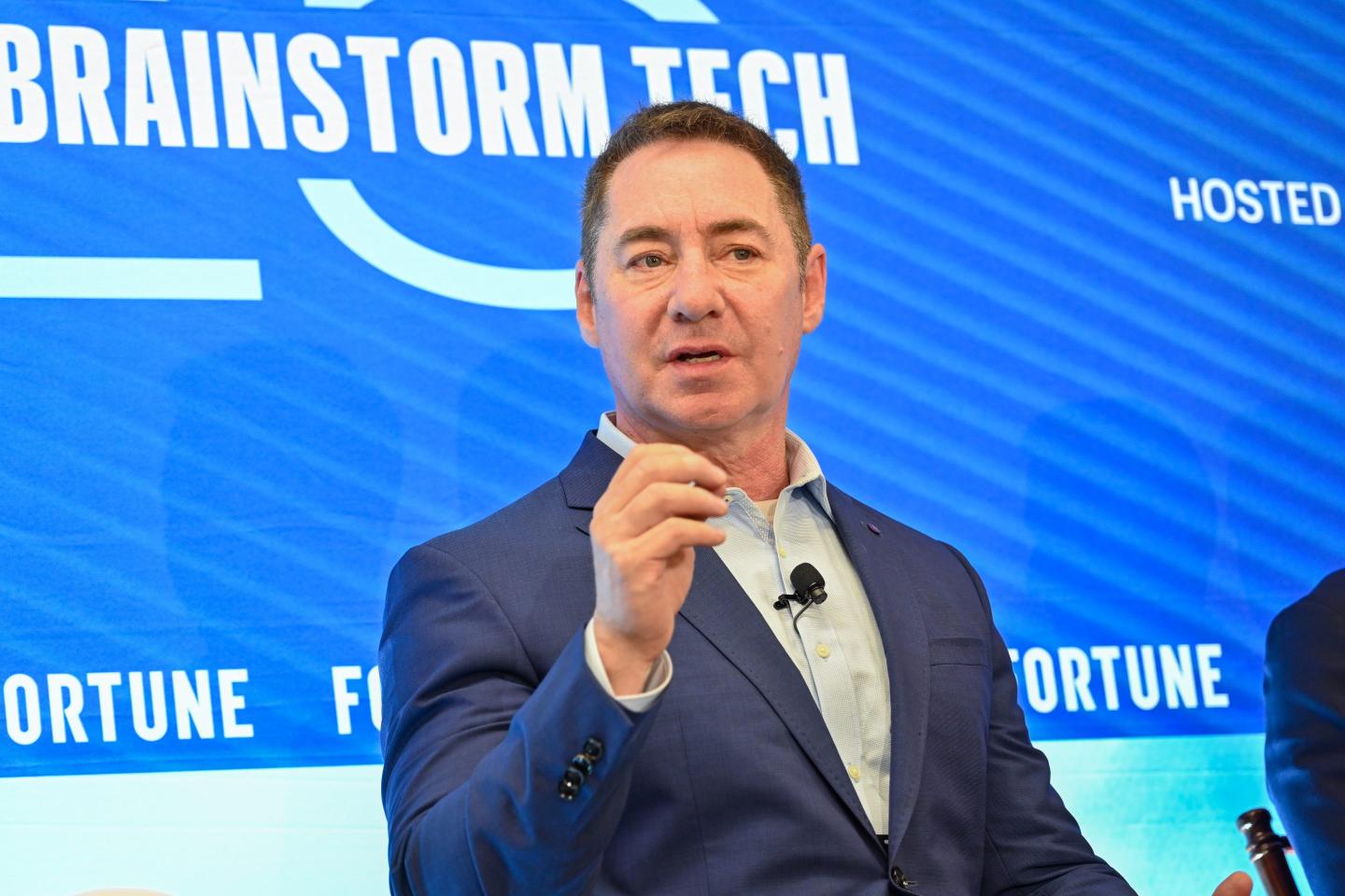 Drowning in AI: Companies are launching hundreds of projects, and that’s a problem