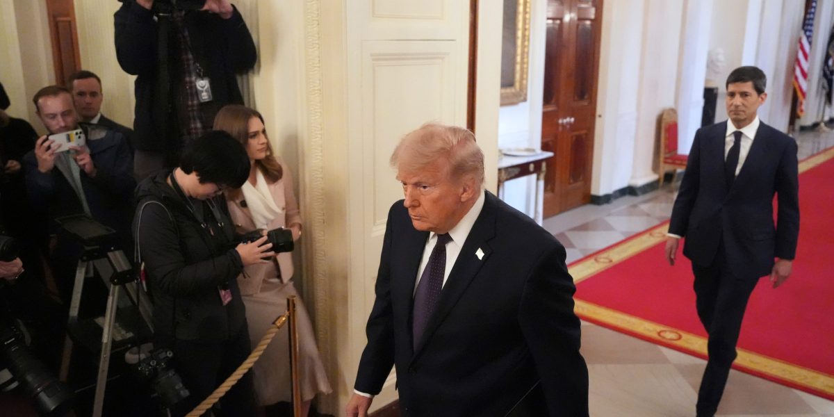 Terjemahan judul ke Bahasa Indonesia:

Perintah AI Trump Tumbang, Isyarat Baru Diteken Diam-Diam