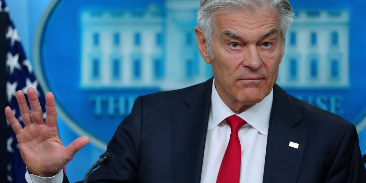 Dr. Oz Dodges Questions in White House Briefing
