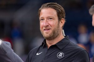 Dave Portnoy quit an $80K sales job to start Barstool—he hand-delivered papers in a secondhand van while living with his girlfriend’s mom for 6 years