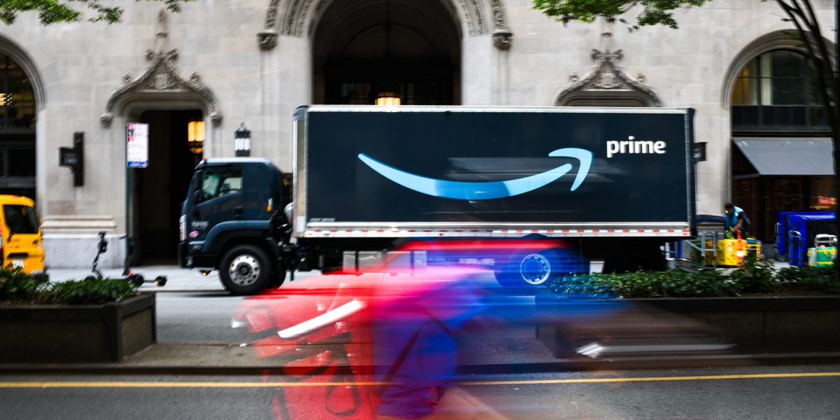 Lonjakan Hari Perdana Amazon Menutupi Kenyataan Pahit: Orang Amerika Belanja Makin Banyak, Mendapat Makin Sedikit