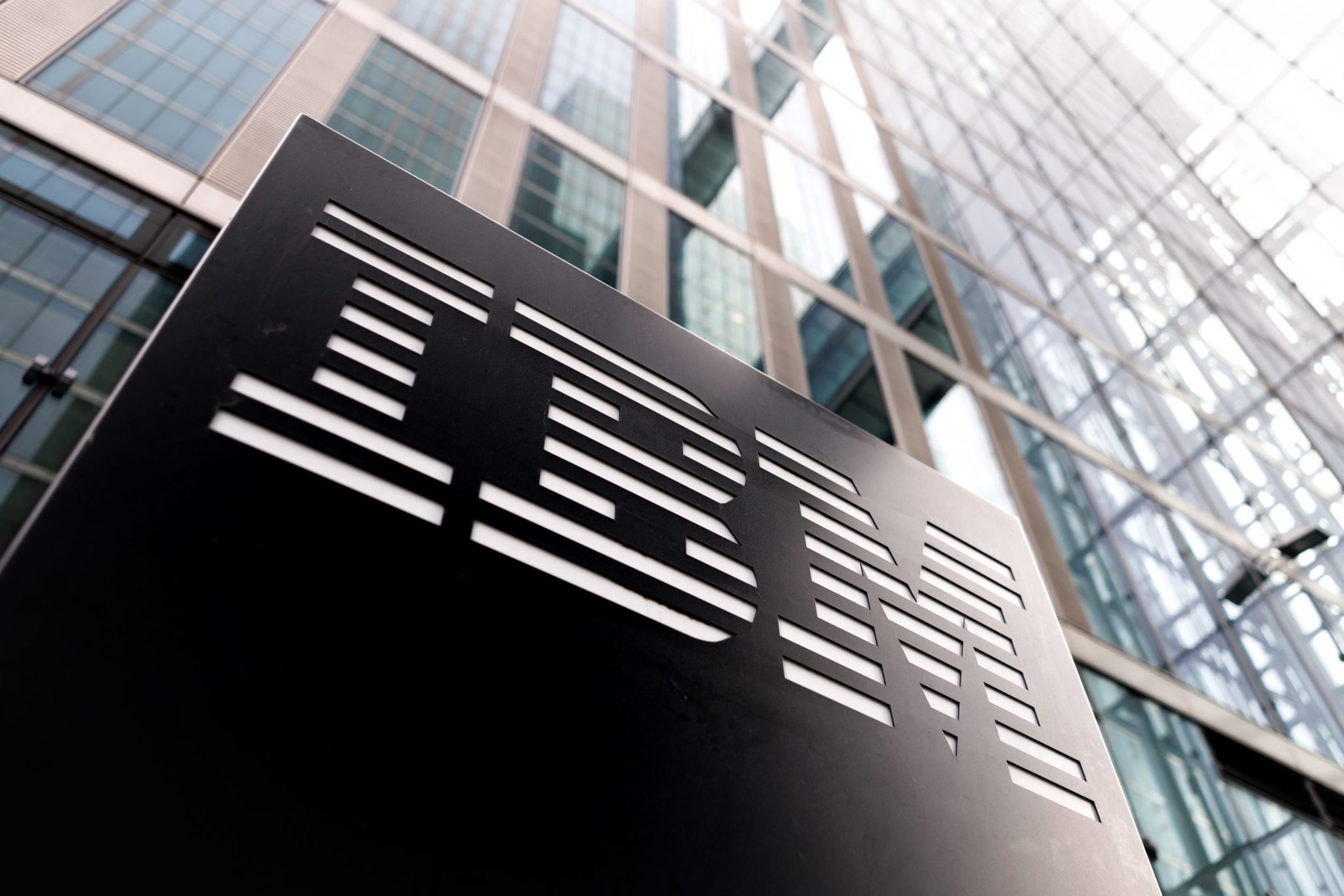 IBM, AT&T accused by whistleblower of covering up foreign hacks
