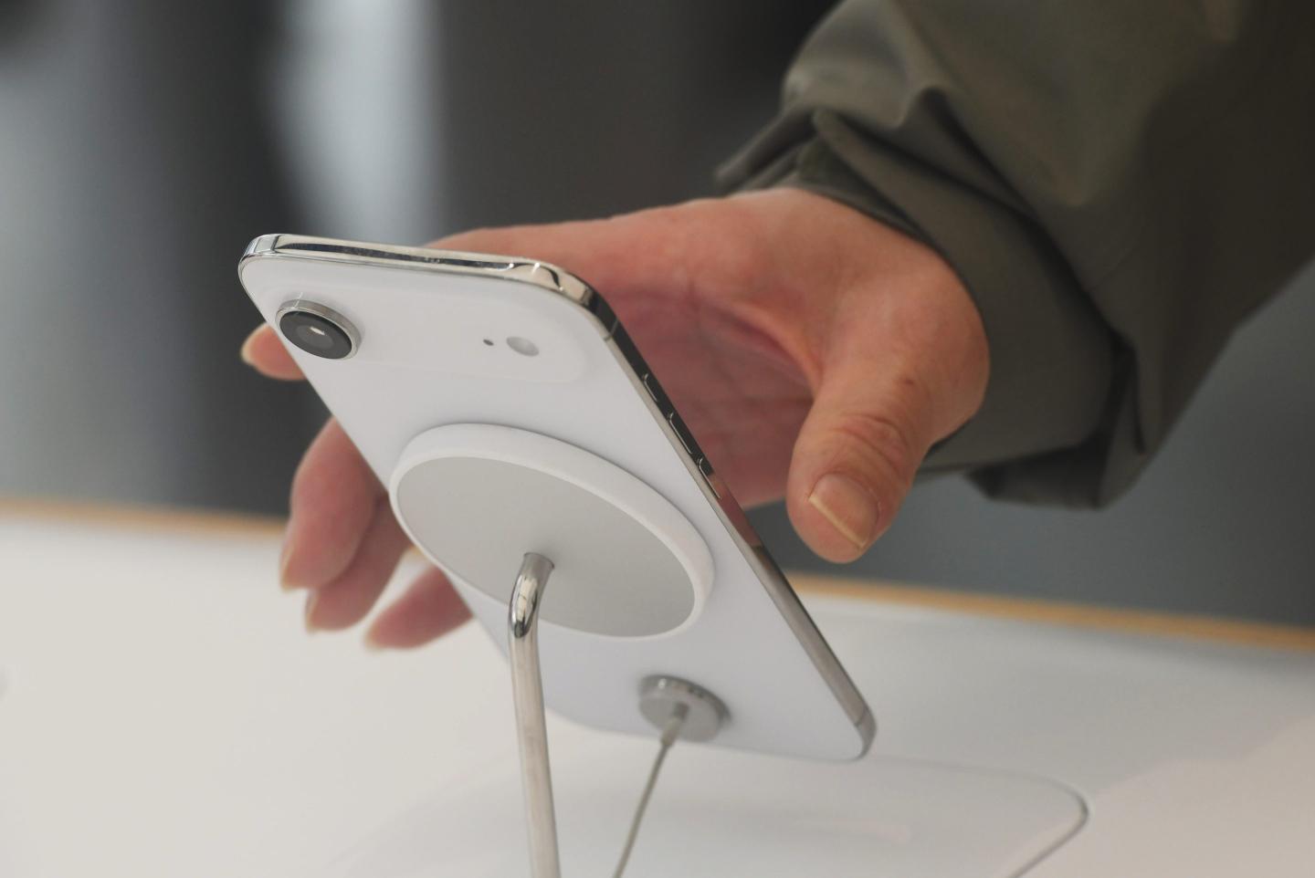 Apple prepares second-generation iPhone Air for spring 2027