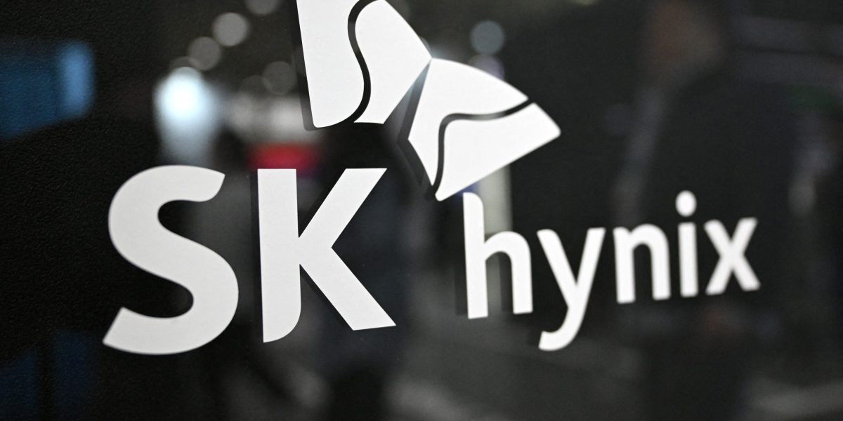 SK hynix briefly tops Samsung as Korea’s most valuable company—and it’s eyeing a U.S. listing SK hynix briefly tops Samsung as Korea’s most valuable company—and it’s eyeing a U.S. listing