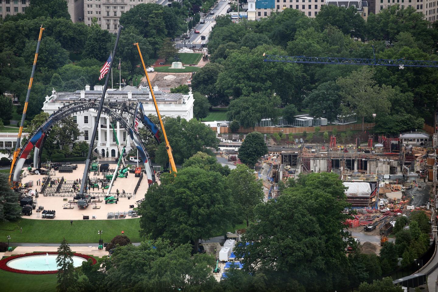 View of the White House lawn and grounds