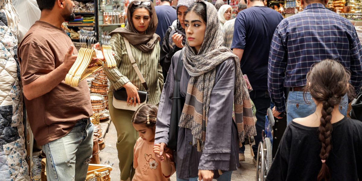 Iran emerges from war with its economy in free fall and inflation on some necessities above 400% Iran emerges from war with its economy in free fall and inflation on some necessities above 400%