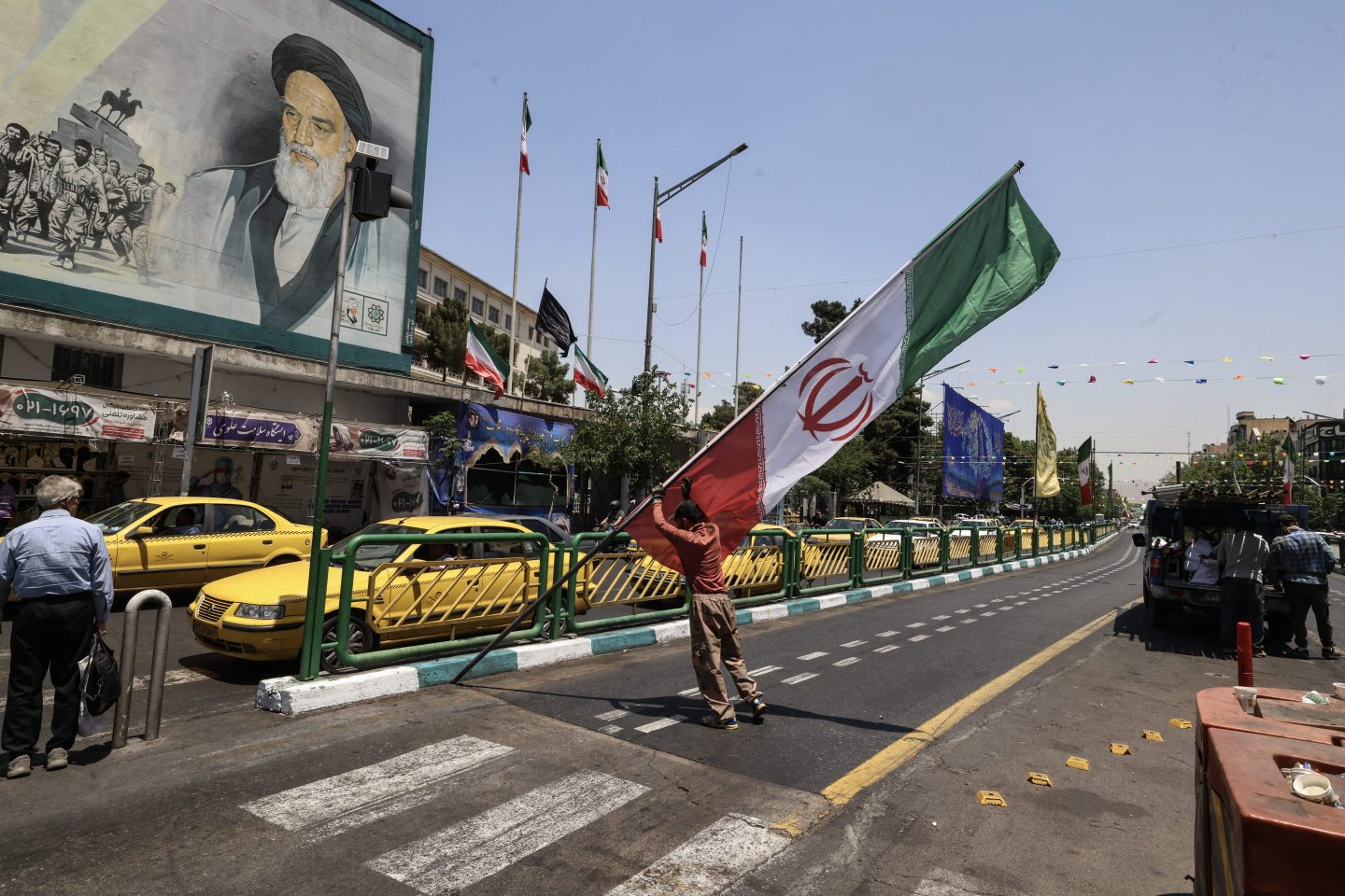 Iran pushes differing versions of deal as U.S. sticks to timeline