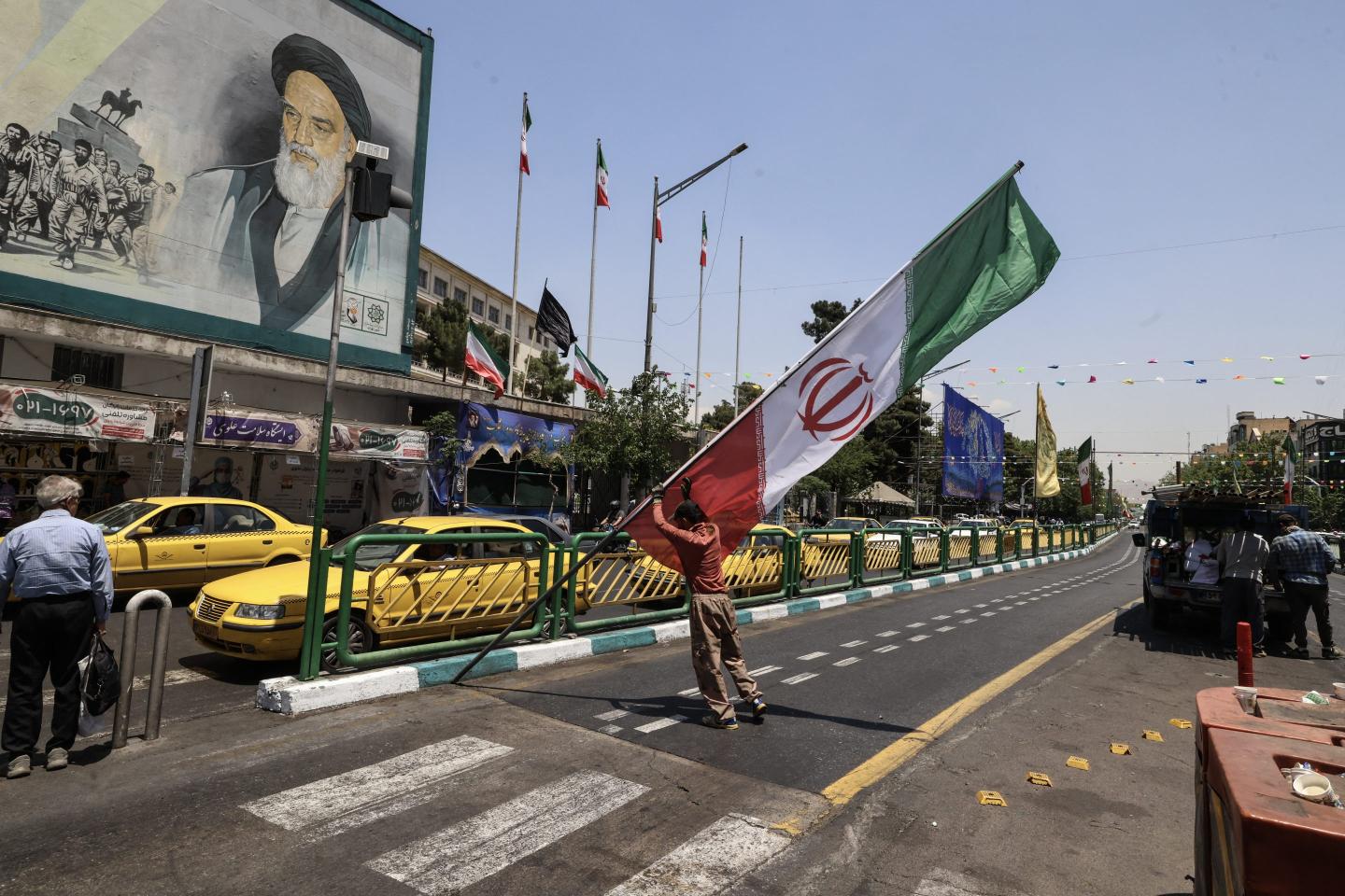 Iran pushes differing versions of deal as U.S. sticks to timeline