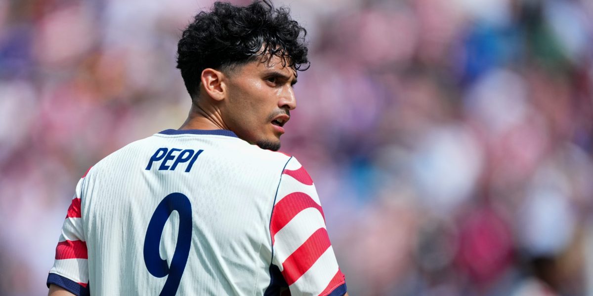 Bintang Tim USA, Ricardo Pepi, Tumbuh di Sebuah Karavan di El Paso—Orang Tuanya Bahkan Menggadaikan Sertifikat Mobil Demi Rintis Mimpinya. Kini, Ia Melesat di Panggung Piala Dunia.