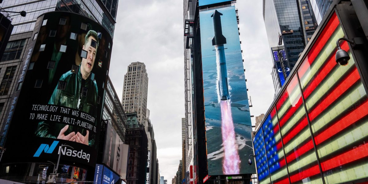 Kostum astronot, remaja miliarder kripto, dan taruhan senilai 0 juta: Potret dari IPO SpaceX