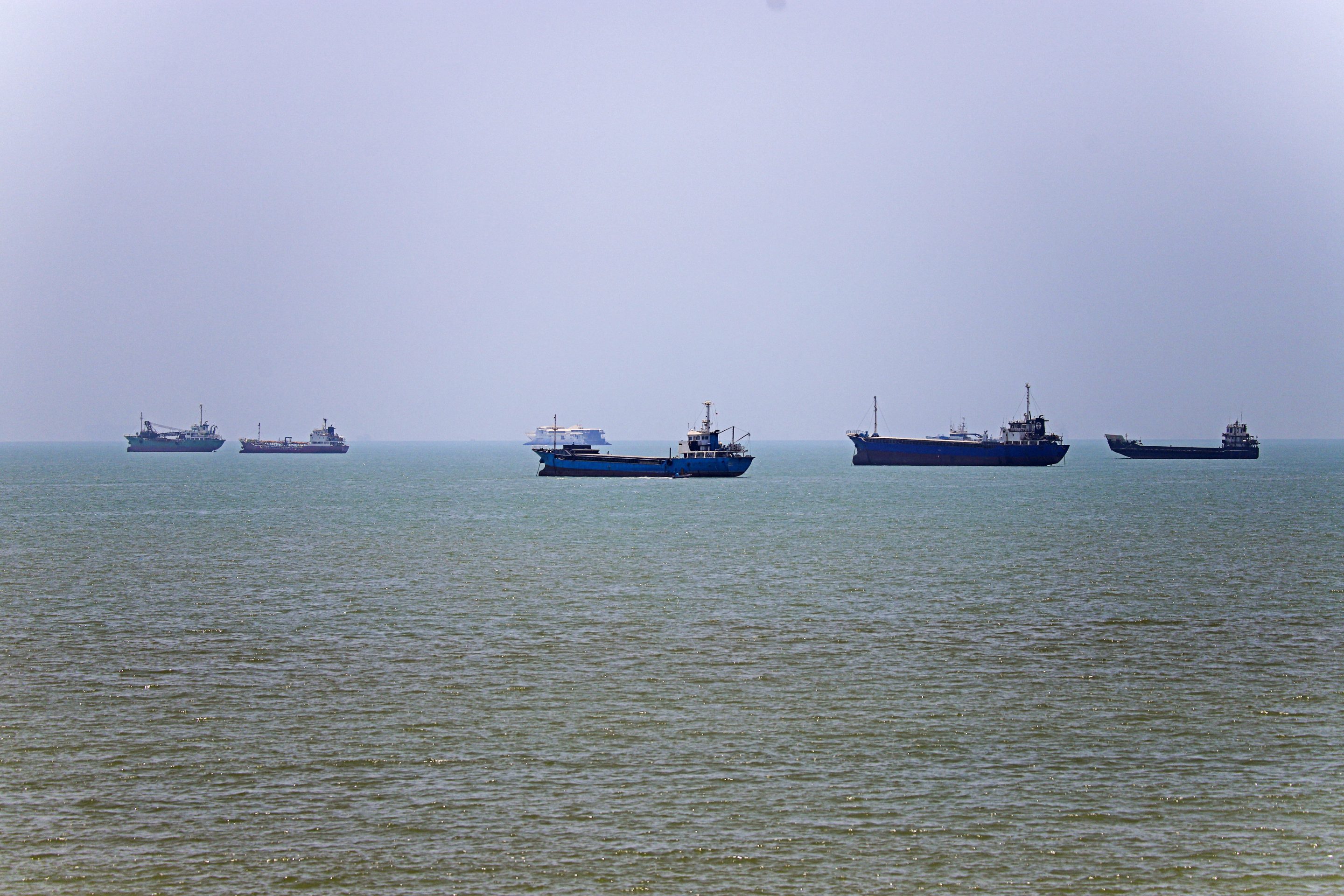 fortune.com - Alex Longley - Iran floats 'insurance fees' and asserts control over Hormuz