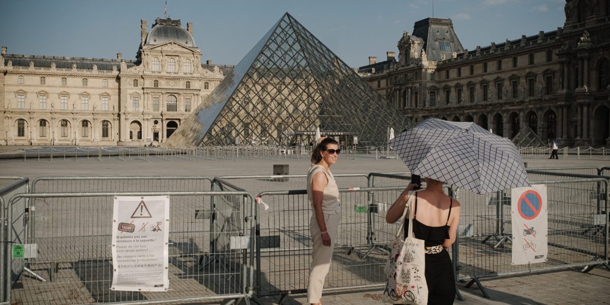 Hari Terpanas dalam Sejarah Prancis: Louvre & Menara Eiffel Tutup Lebih Awal