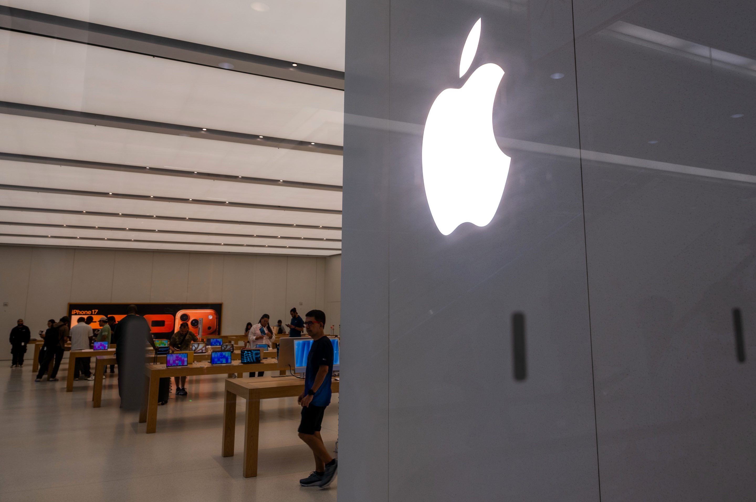 Apple - ntas Apple seeks U.S. approval to buy chips from blacklisted CXMT: FT