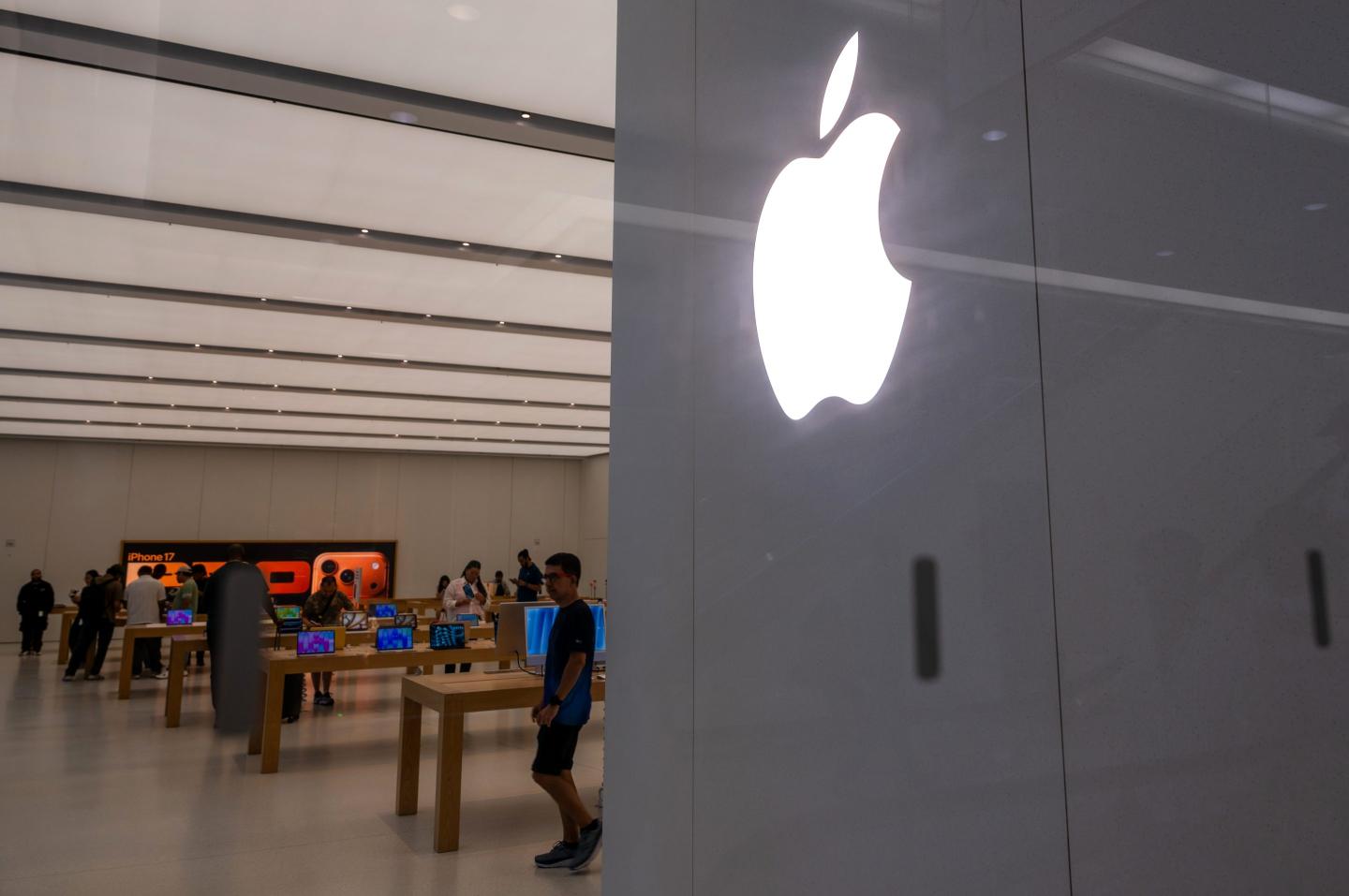 Apple seeks U.S. approval to buy chips from blacklisted CXMT: FT