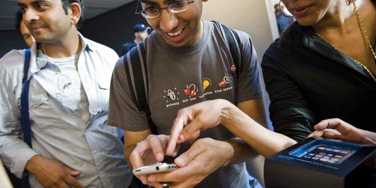 Economists blame America’s plummeting fertility rates on the rise of the iPhone