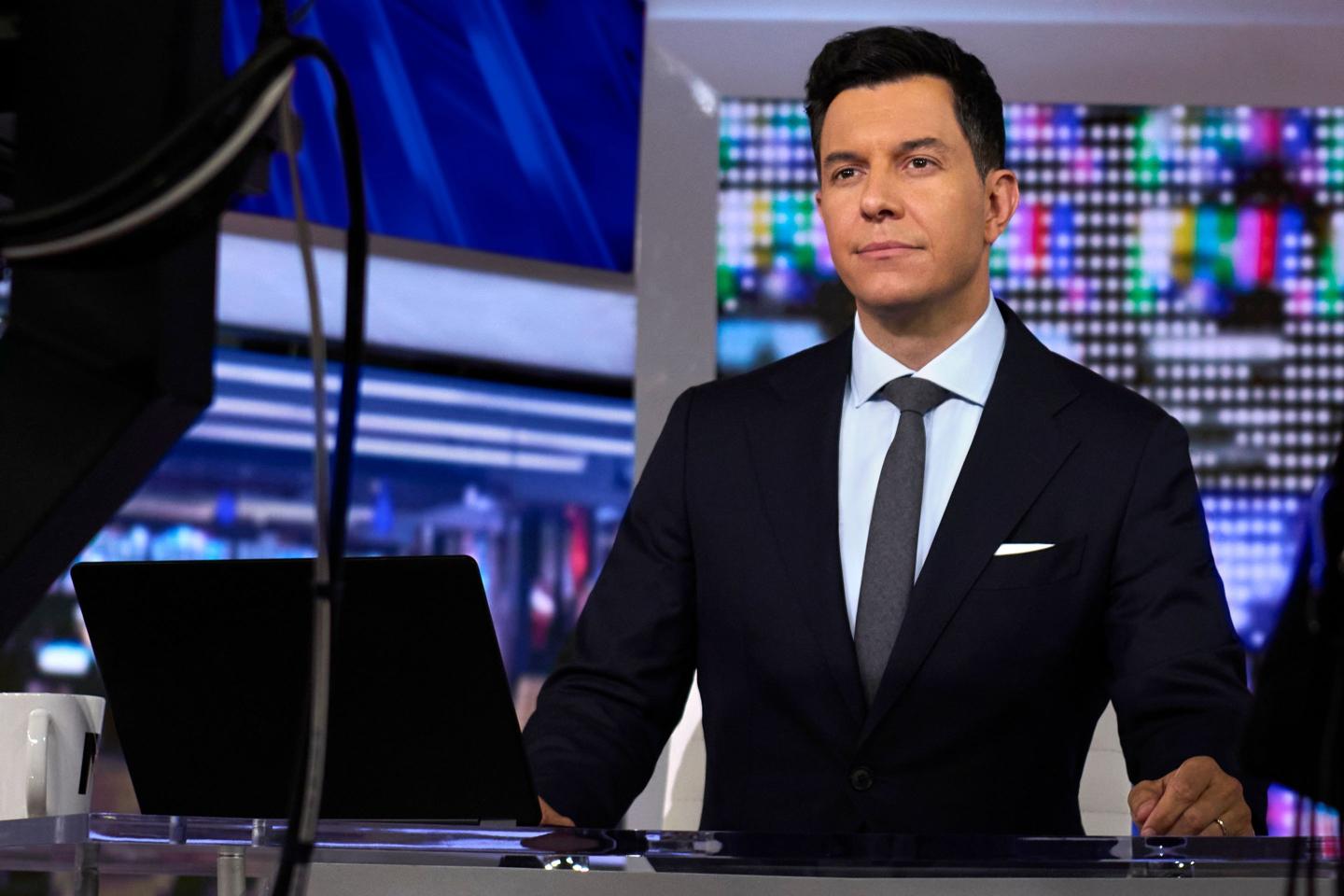 Tom Llamas at the anchor desk