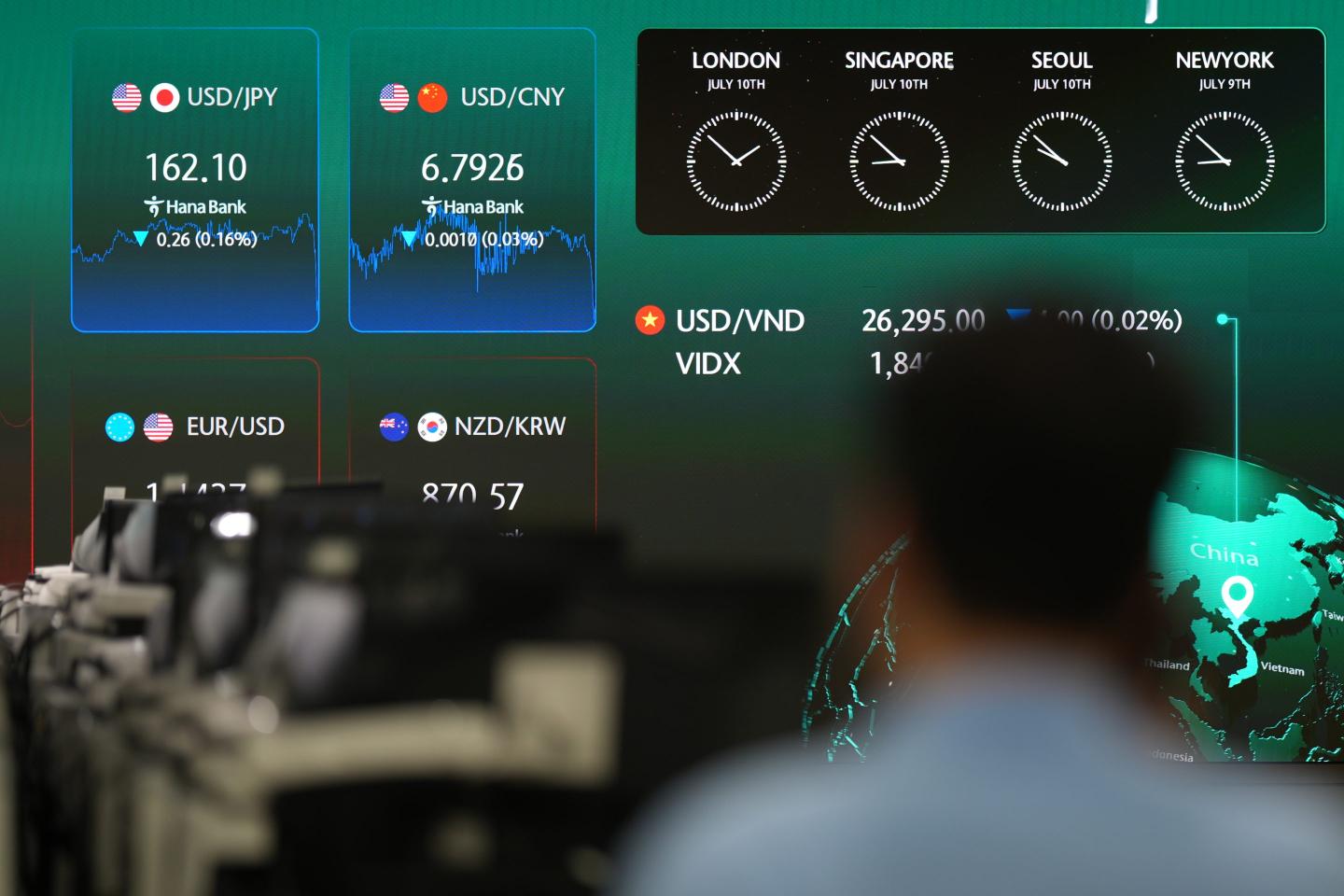 Tech shares lift global markets while oil slips as Iran war keeps traders on edge