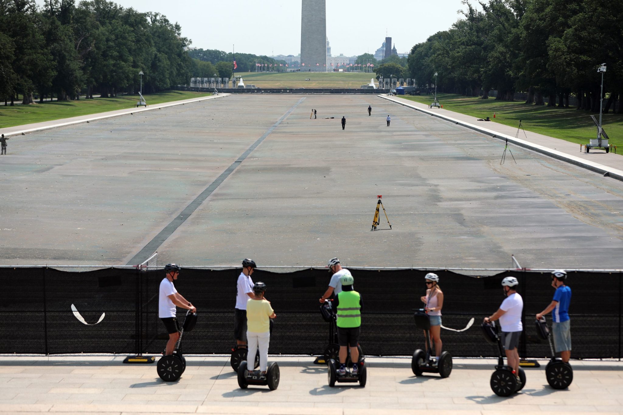 Trump’s ‘American Flag Blue’ in the Lincoln Memorial pool is already gray — and the Olympic canoer ‘vandal’ is fighting his arrest