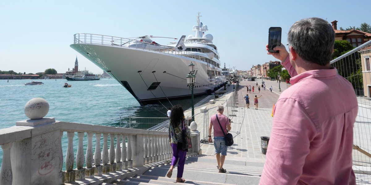 Trump’s envoy to Italy is on diplomacy tour with his super yacht, but it’s enraging locals Trump’s envoy to Italy is on diplomacy tour with his super yacht, but it’s enraging locals