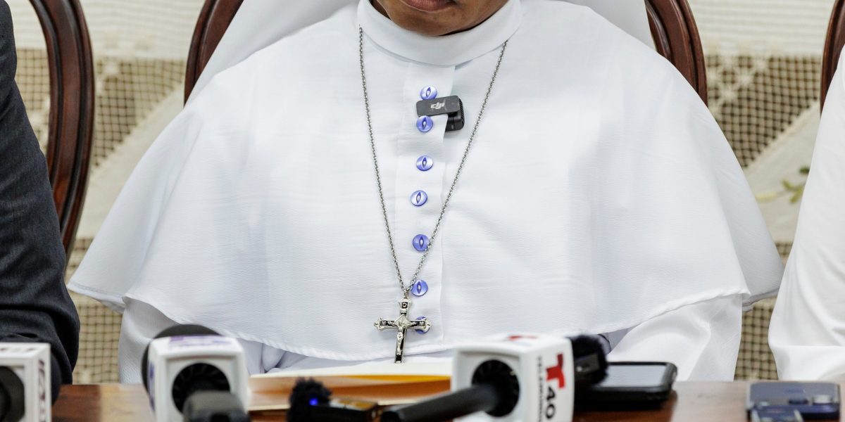 US Immigration Detains Nun En Route to Mass US Immigration Detains Nun En Route to Mass