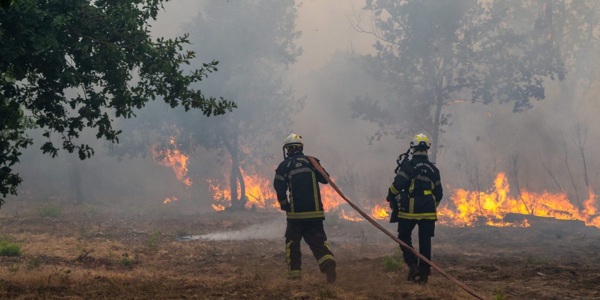 France Deploys Military Cargo Plane to Combat Raging Wildfires France Deploys Military Cargo Plane to Combat Raging Wildfires